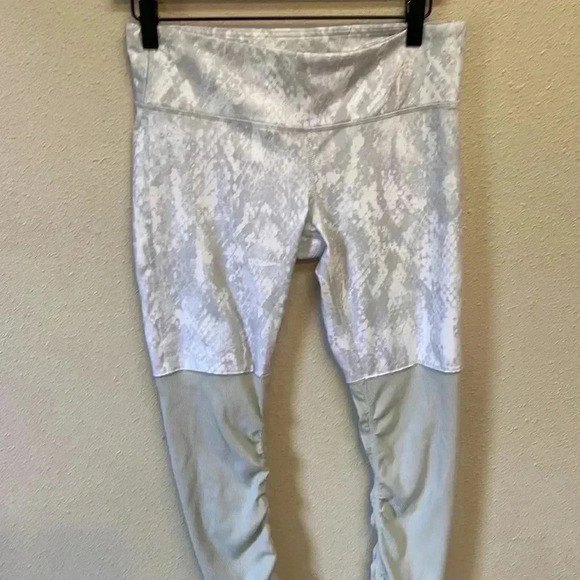 ALO Yoga Women’s Goddess Leggings - Picture 3 of 10